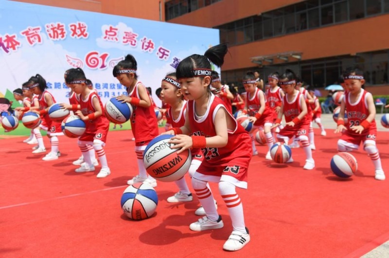 紧张到窒息！慢镜还原福克斯最后2秒撤步中投绝杀灰熊 湖人乐嗨了